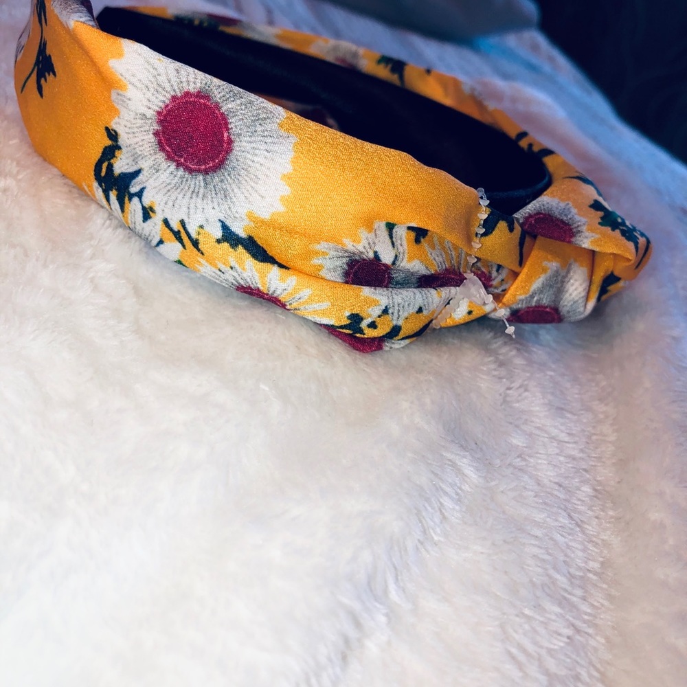 Dry Goods Spring Yellow Floral Daisy Knot Headband - Picture 2 of 4